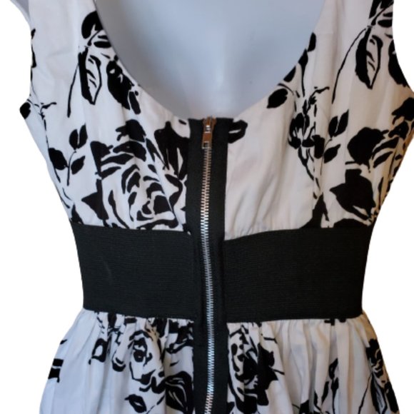 White Black Fit and Flare Floral Print Short  Dress  Size Medium NEW NWT - Picture 3 of 3